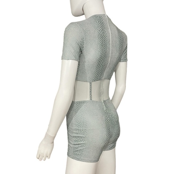 Women Romper Snake Print Mesh Shorts
New - Picture 5 of 8